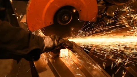 Worker cutting metal with grinder Stock-Footage 124480216