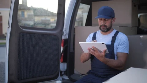 Worker of delivery service working on tablet pc Video stock 114922611