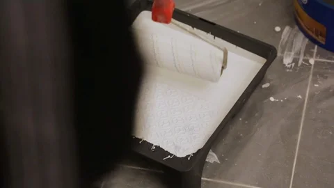 Worker diping roller in paint Видео 128417745