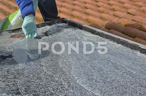 Worker disassembling destroyed solar panel Stockfoto's