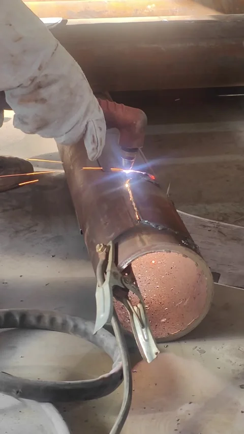 Worker doing manual plasma cutting at vertical composition video with sound Stock Footage 321820752