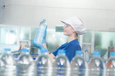 Worker in factory checking water Foto stock