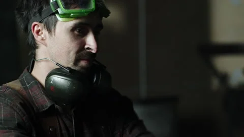 A worker at the factory straightens the machine Video stock 166955099