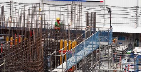 A worker with full seafty set in construction place and many steel wire struc Foto stock