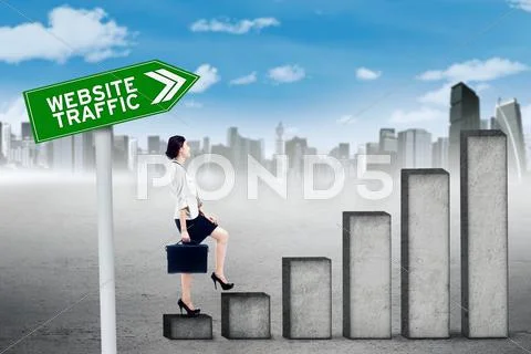 Worker with graph of website traffic Stock Photos