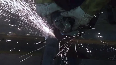 Worker grinding Vidéo 71589055