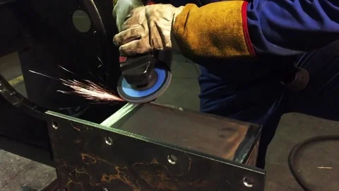 Worker grinding, Industrial video. Vidéo 72069544