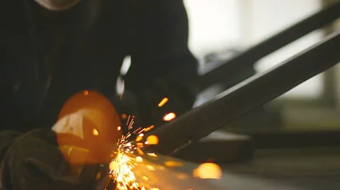 Worker grinding metal construction with a circular saw 動画素材 27877339