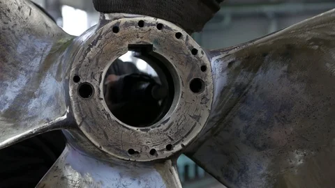 Worker grinds the screw from the ship in the shop Stock-Footage 87389357