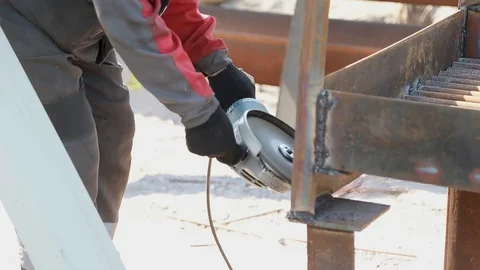 Worker grinds sheets using a grinding machine at a metallurgical plant. 스톡 동영상 105840116