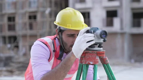 Worker in Hard Hat Making Projections for the Building. Видео 161812948