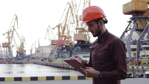 Worker in helmet Video stock 93000568