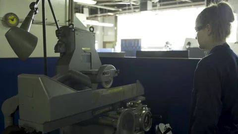 Worker with industrial machine 5 Vídeo Stock 151605143