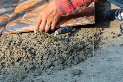 Worker Installing Floor Tiles Stockfoto's