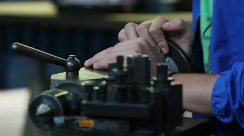 Worker on the lathe 스톡 동영상 23707737