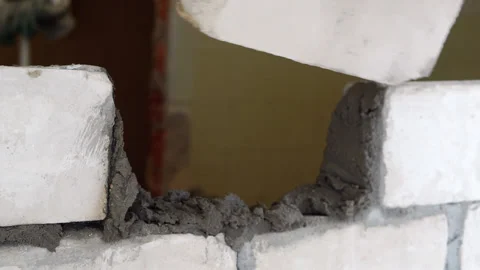 A worker is laying brickwork. Video stock 239654953