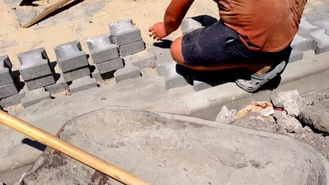 Worker laying Stone Paving Slab mosaic close-up. Stock-Footage 112198614