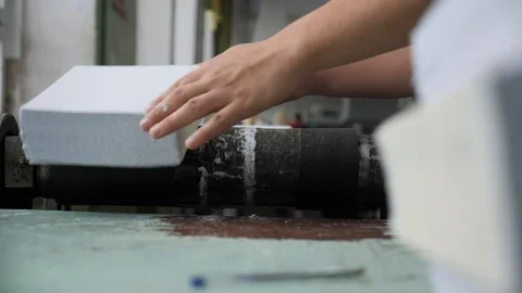 The worker lays the book blocks and descending from conveyor in typography. 스톡 동영상 98115074