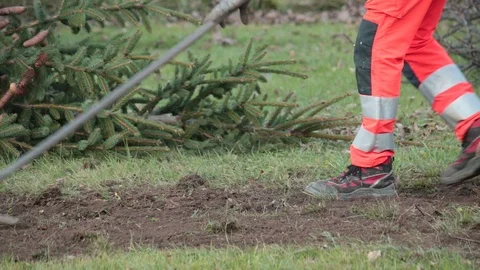 Worker leveling a hole Stock Footage 100229573
