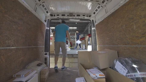 Worker loading a van, second take. Stock-Footage 119200402