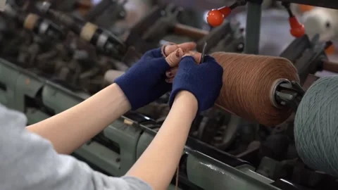 Worker Loading Yarn Spool Onto Textile Machine Vídeo Stock 339220307