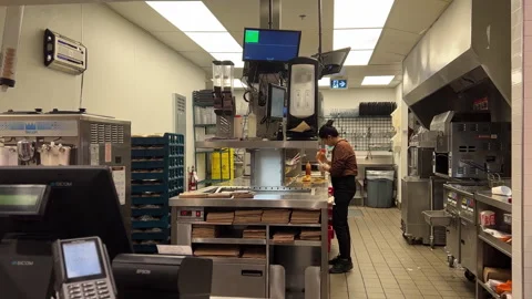 Worker making burgers for the customer inside Burger Kings with 4k resolution Video stock 280293698