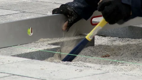 Worker making new sidewalk pavement with stone bricks. Video stock 130326677