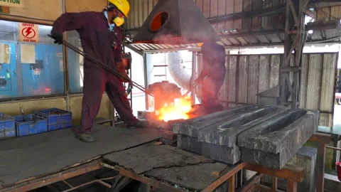 Worker Melting Scrap in factory Video stock 318644136