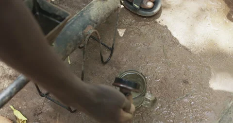 Worker in mine, Kenya 動画素材 141442981