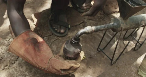 Worker in mine, Kenya Vídeos de archivo 141443099