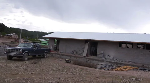 Worker moving a ladder at a construction site Vidéo 40366825