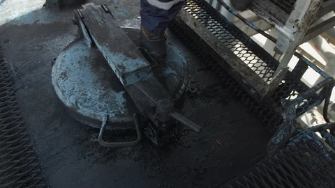 Worker - open hatch - train 動画素材 123781198