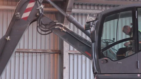 Worker Operating Crane Vídeo Stock 60692766