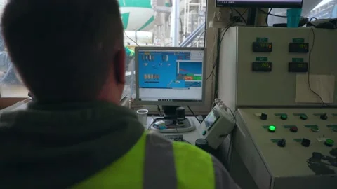 A worker oversees the loading of concrete 스톡 동영상 152871377