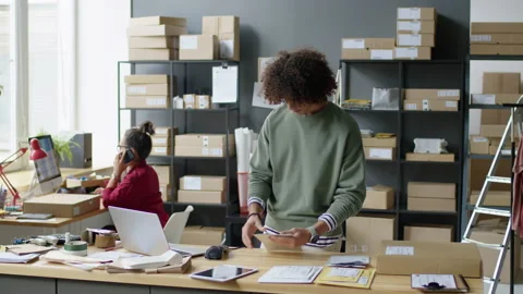 Worker Packing Parcel for Express Delivery 動画素材 228491282