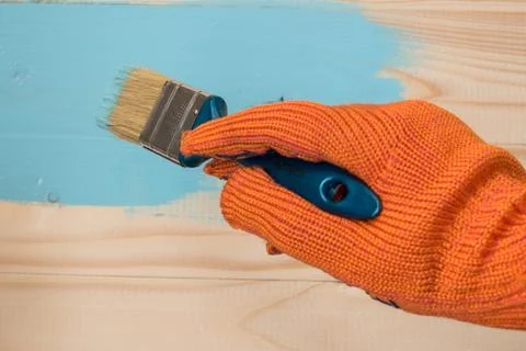 Worker paints board Foto stock