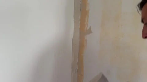 Worker plastering a wall with a spatula Видео 341362841