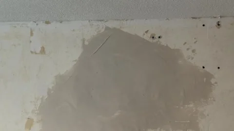 Worker plastering a wall with a spatula Vídeo Stock 341363410