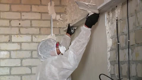 A worker plasters a brick wall at a construction site Stock-Footage 146531671