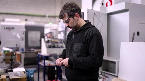 Worker polishing a metal piece using an electric drill Stock Footage 260013339