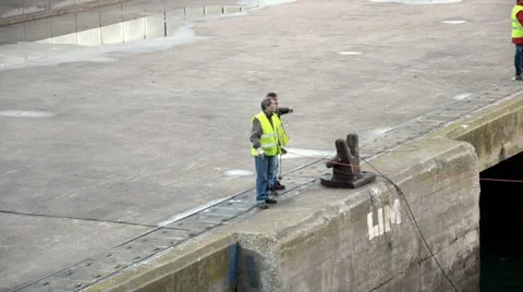 Worker from a port Vídeos de archivo 10826203