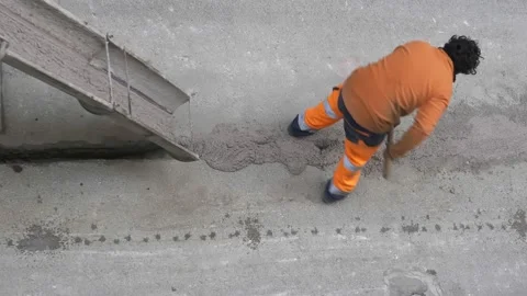 Worker pours colored concrete that is poured from a truck mixer to fill the c Vídeo Stock 149968651