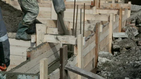 Worker pours the foundation of building Vídeo Stock 878892