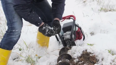 The worker prepares a portable drilling rig to work. Video stock 72375106