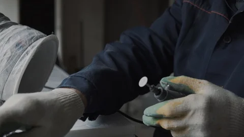Worker produces replacement of the cutting head of the engraver, then begins cut 스톡 동영상 99039540