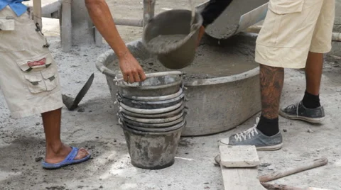Worker put cement 스톡 동영상 39963584