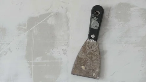 Worker put spatula on the unpainted wall. Work done Video stock 80485592