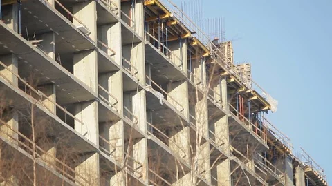 The worker puts the fittings Видео 75543052