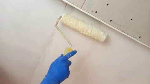The worker puts the putty on the walls. It's equal, it's plastering Stock Footage 124226663