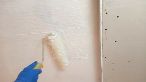 The worker puts the putty on the walls. It's equal, it's plastering Stock Footage 124226797